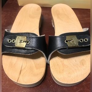 Womens black Dr. Scholl’s The Original sandal, size 10.